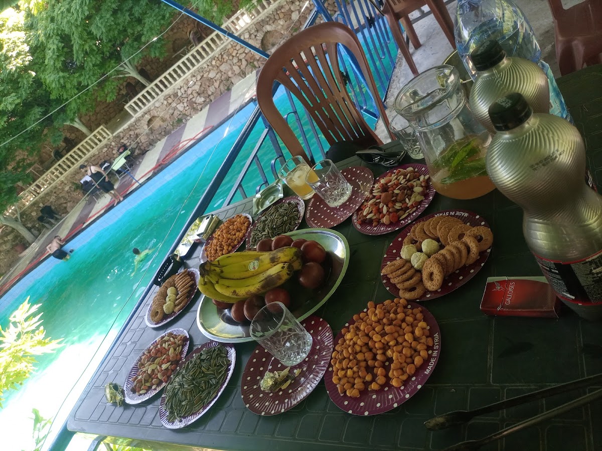 مسبح ومطعم نبع الصبح العائلي